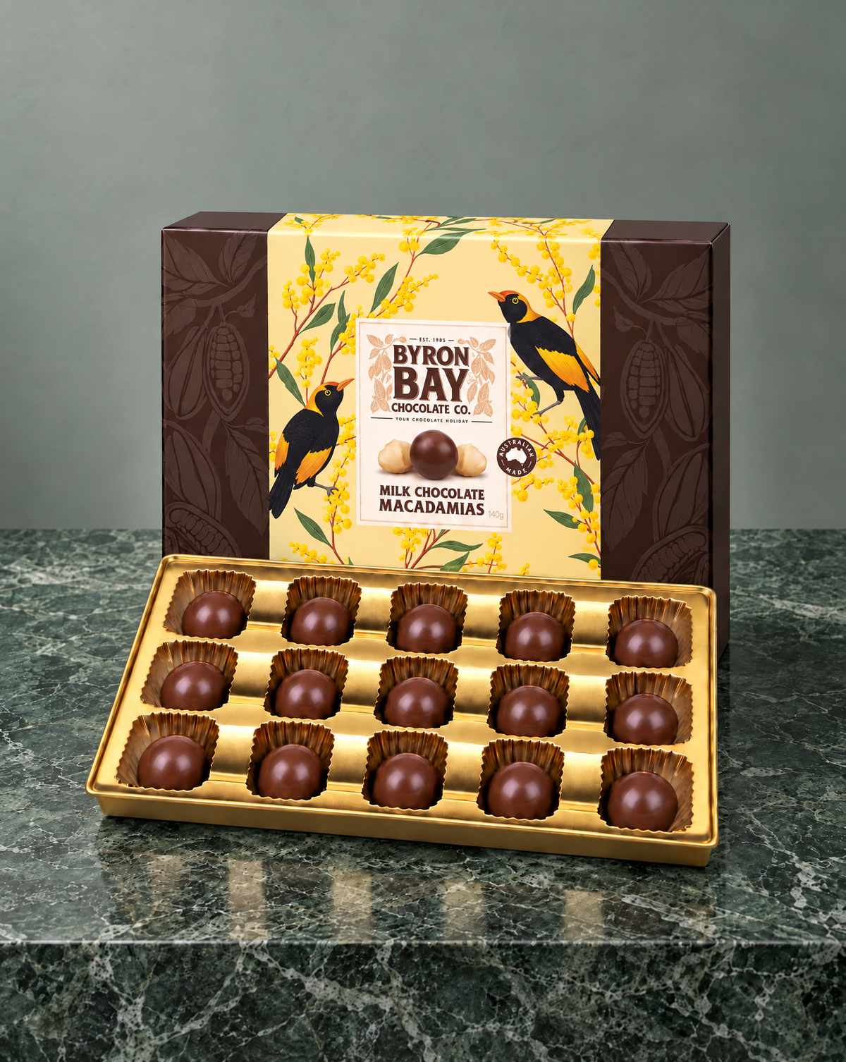Couverture Milk Chocolate Macadamia Memories